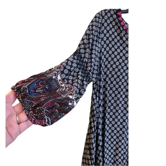 UMGEE, HI-LOW DRESS, WITH 3/4 SLEEVE. BLUE PAISLEY, V-NOTCHED NECK. SIZE M - Picture 6 of 9